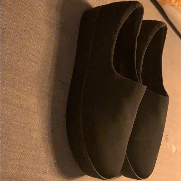 Shoe - Picture 2 of 3